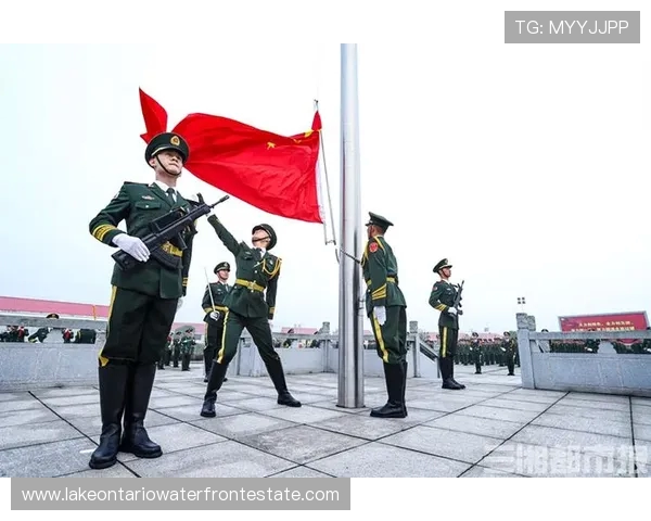 绿茵情暖军营 山东泰山足球俱乐部与武警济南支队共庆双节盛典