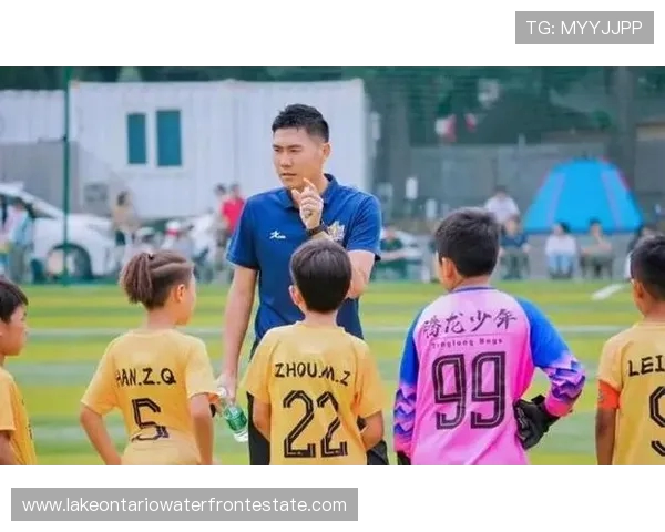 雷腾龙分析国安阵型问题认为442菱形不适合 塞鸟踢边前卫角色不匹配